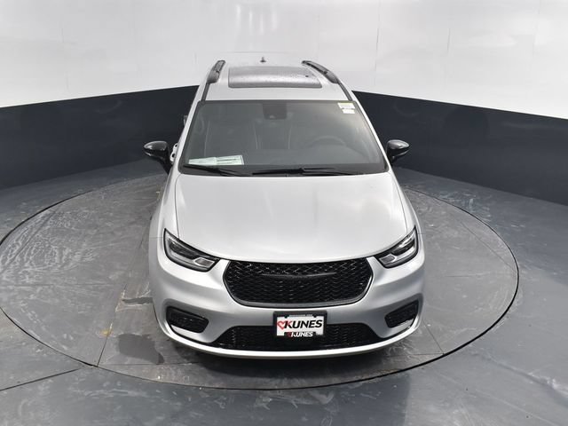 New 2026 Chrysler Pacifica Limited w/ S Appearance Package FWD image 47