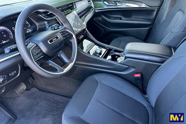 Used 2023 Jeep Grand Cherokee L Laredo w/ Trailer Tow Group (B) image 10