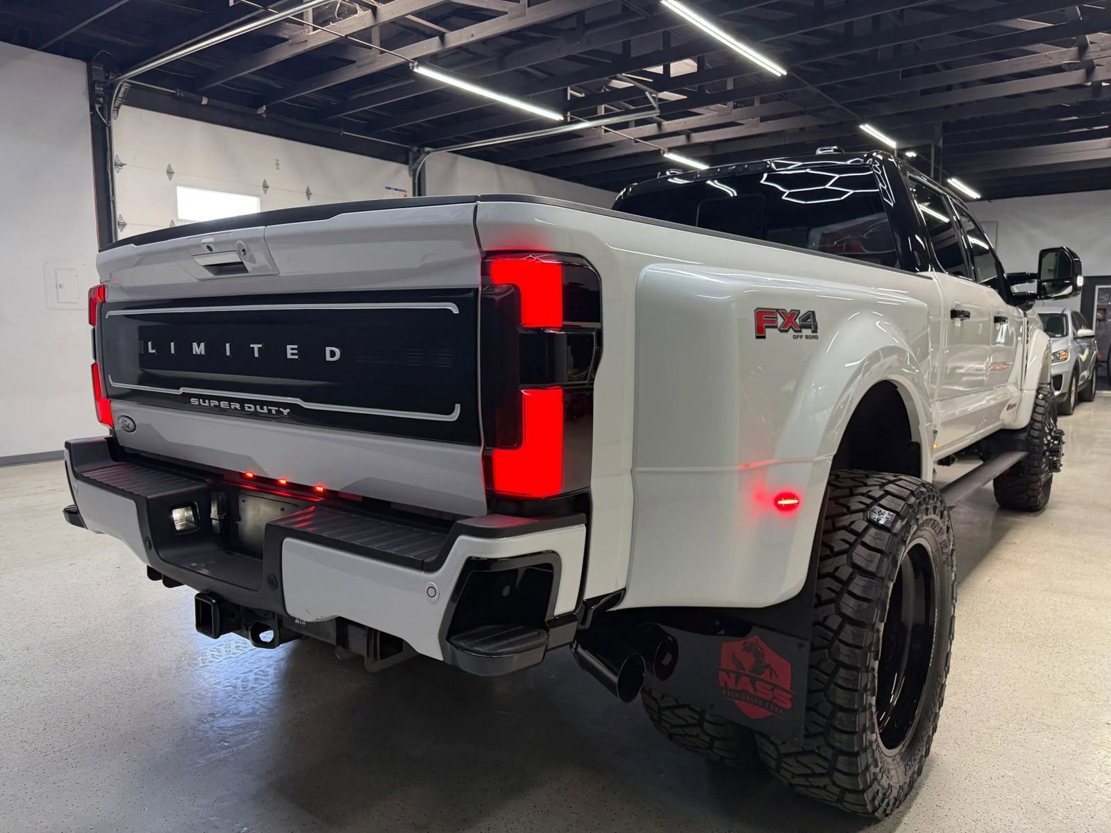 Used 2024 Ford F450 Limited w/ FX4 Off-Road Package image 28