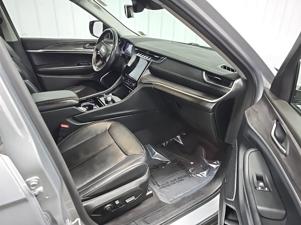 Used 2021 Jeep Grand Cherokee L Limited AWD/4WD image 16