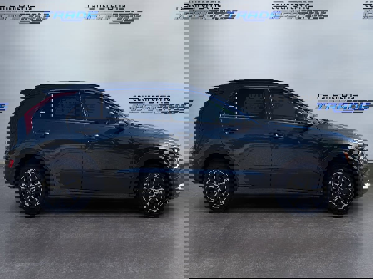 Used 2023 Kia Niro EX image 4