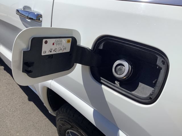 Used 2020 Jeep Grand Cherokee Overland AWD/4WD image 23
