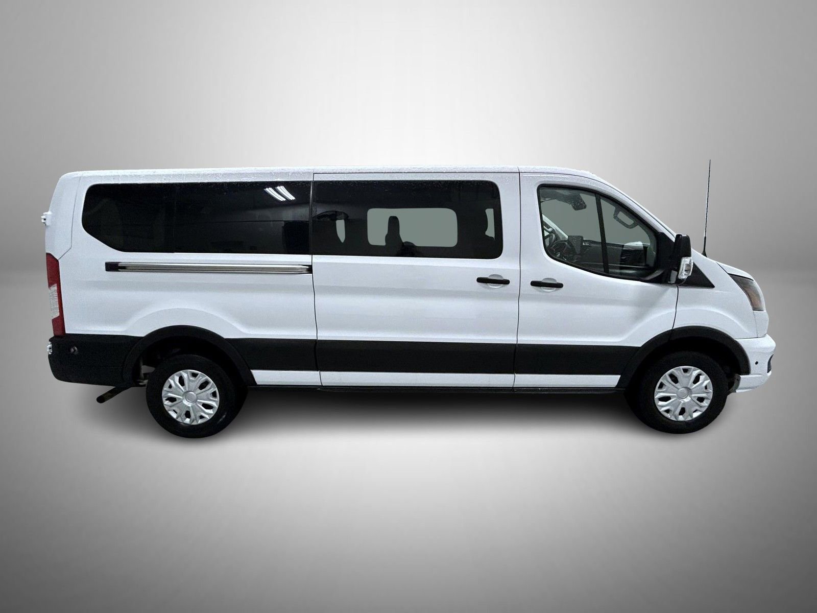Used 2024 Ford Transit 350 XLT RWD image 4