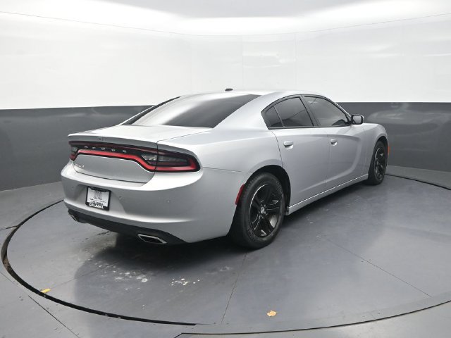 Used 2022 Dodge Charger SXT RWD image 9