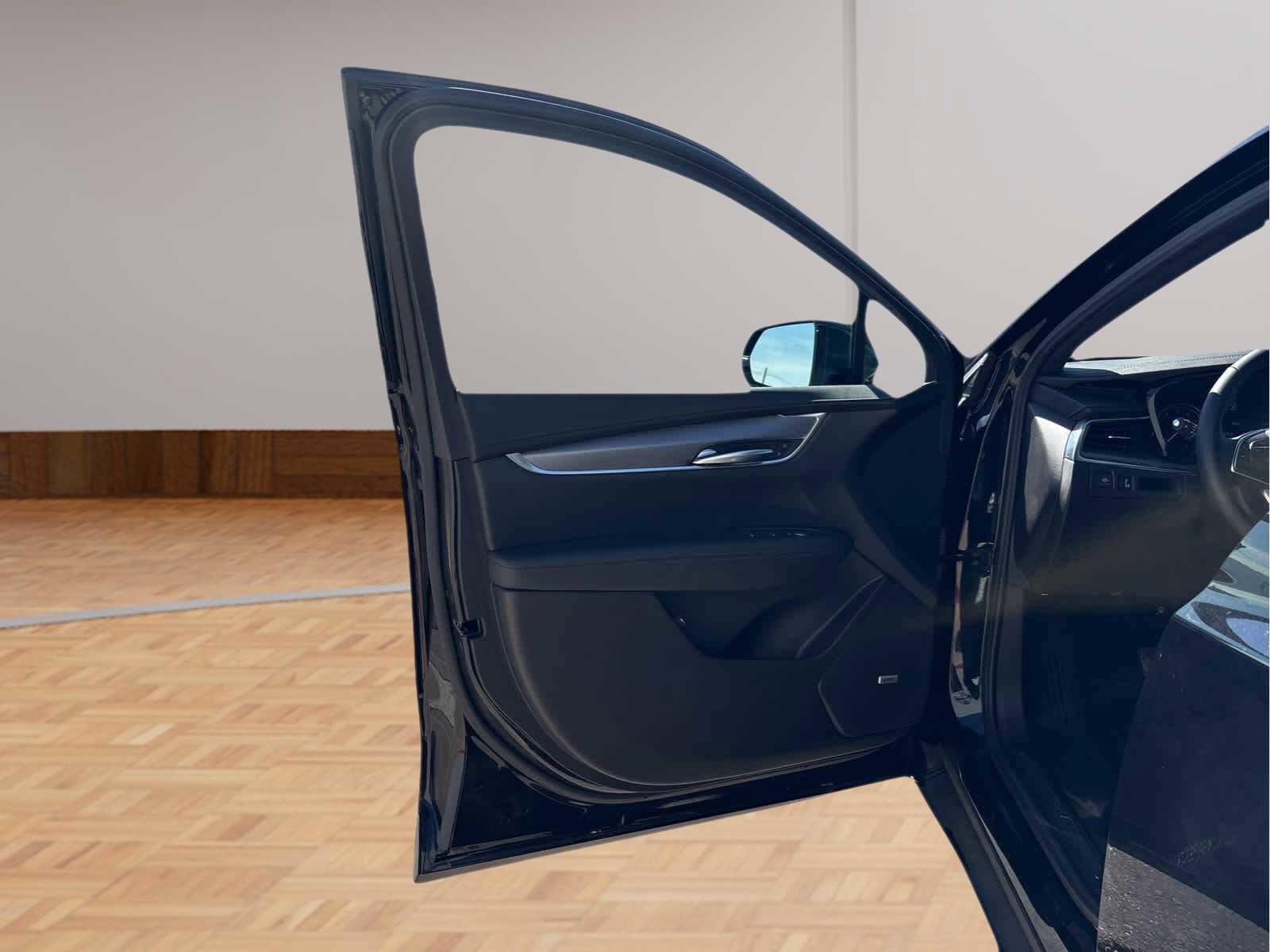 Used 2025 Cadillac XT5 Luxury w/ LPO, Premium Carpet Package image 9