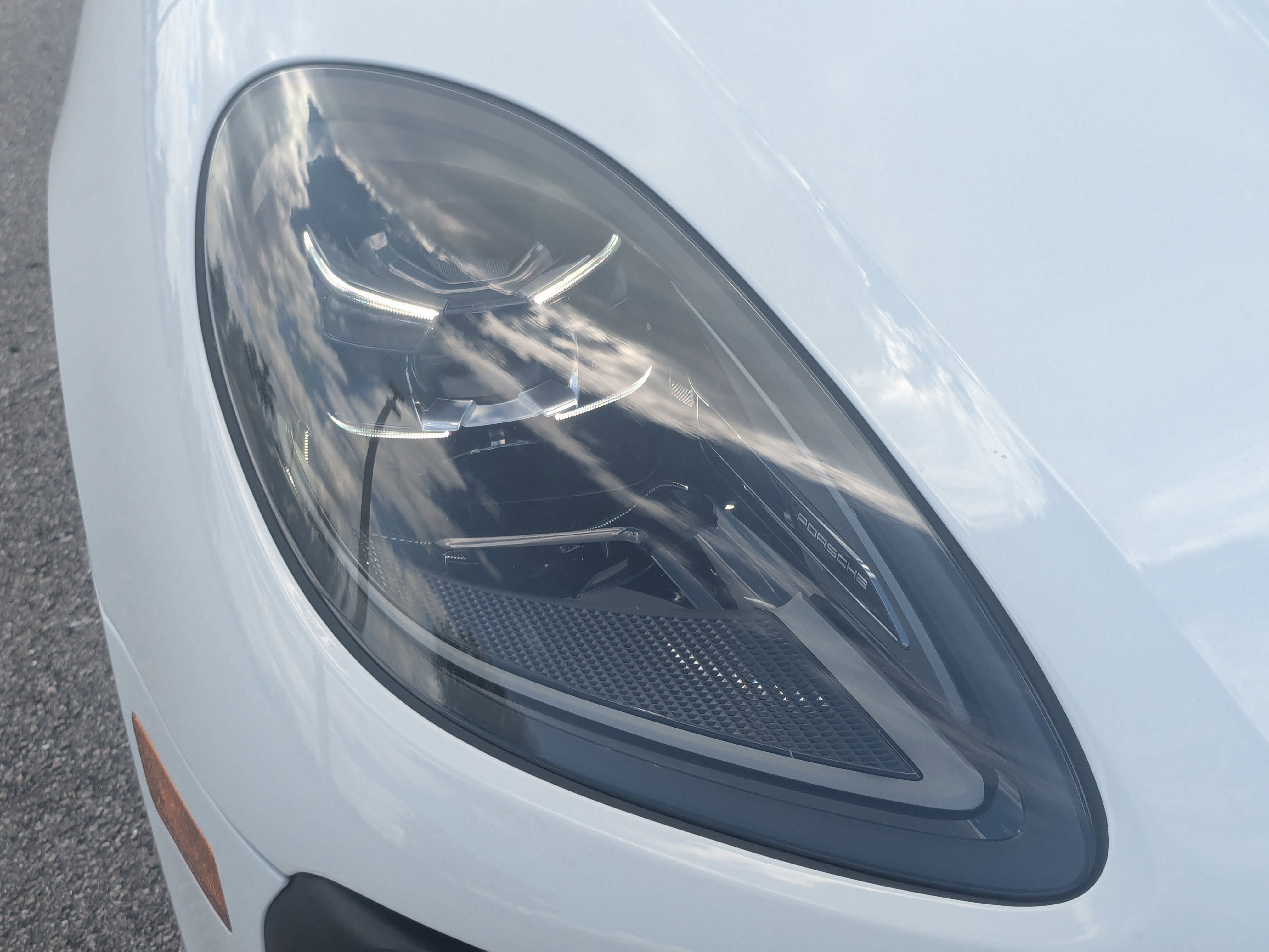 Used 2023 Porsche Macan Turbo image 9