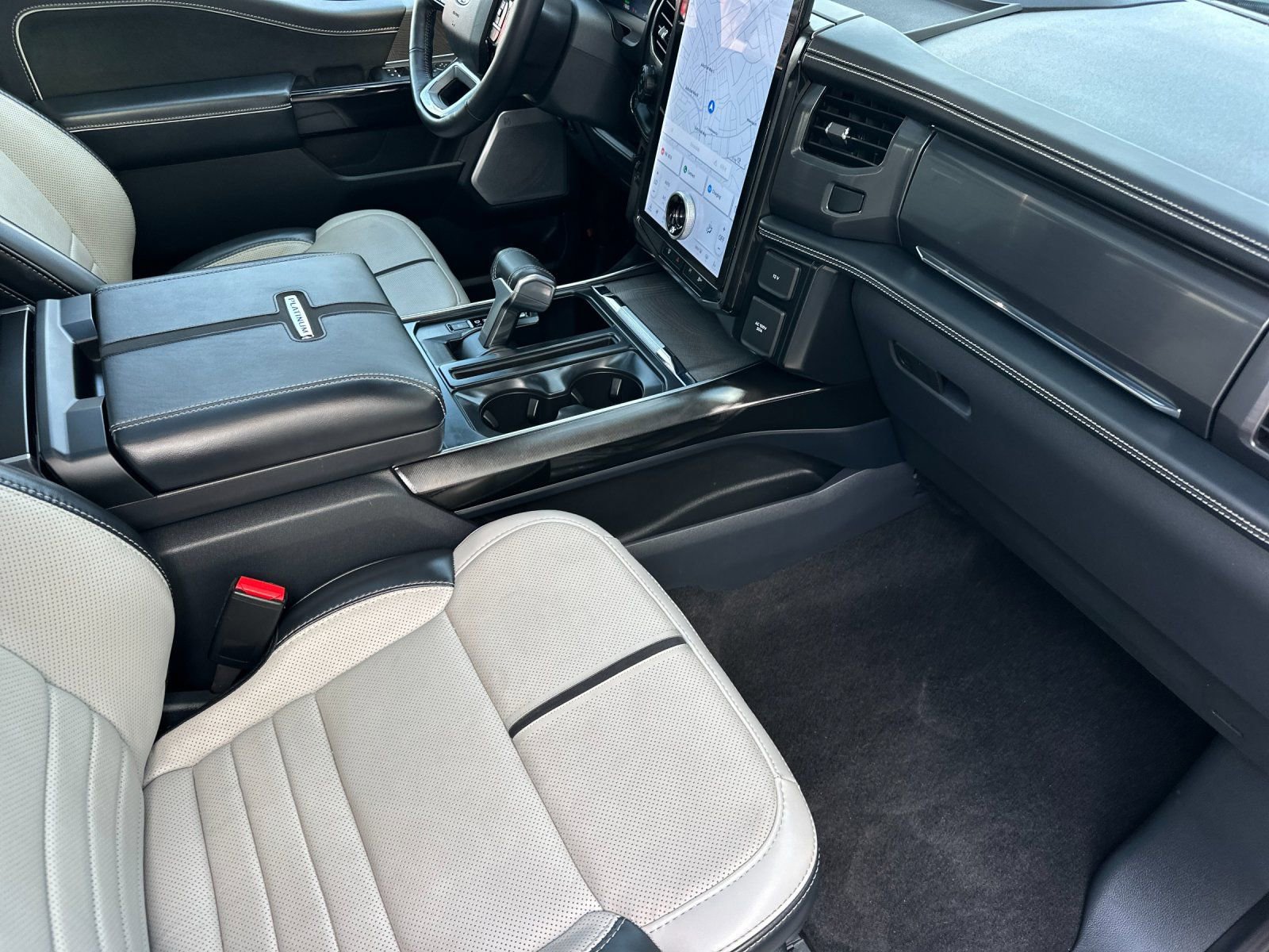 Used 2024 Ford F150 Lightning Platinum AWD/4WD image 18