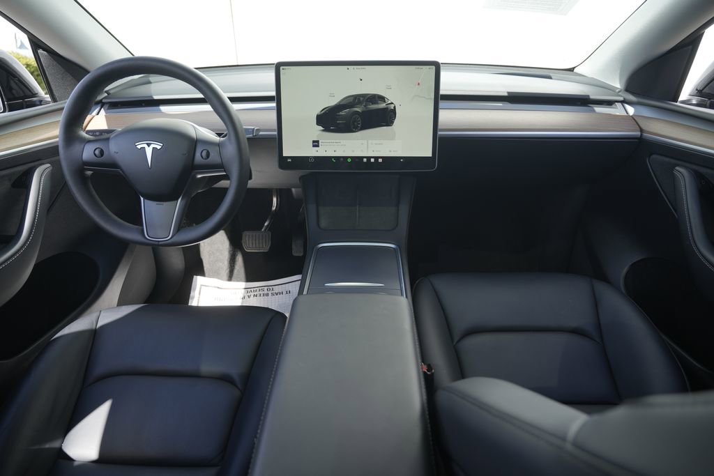 Used 2023 Tesla Model Y Long Range image 40