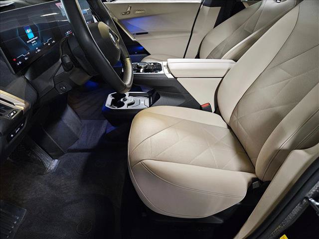 Certified 2024 BMW iX xDrive50 w/ Premium Package AWD/4WD image 17