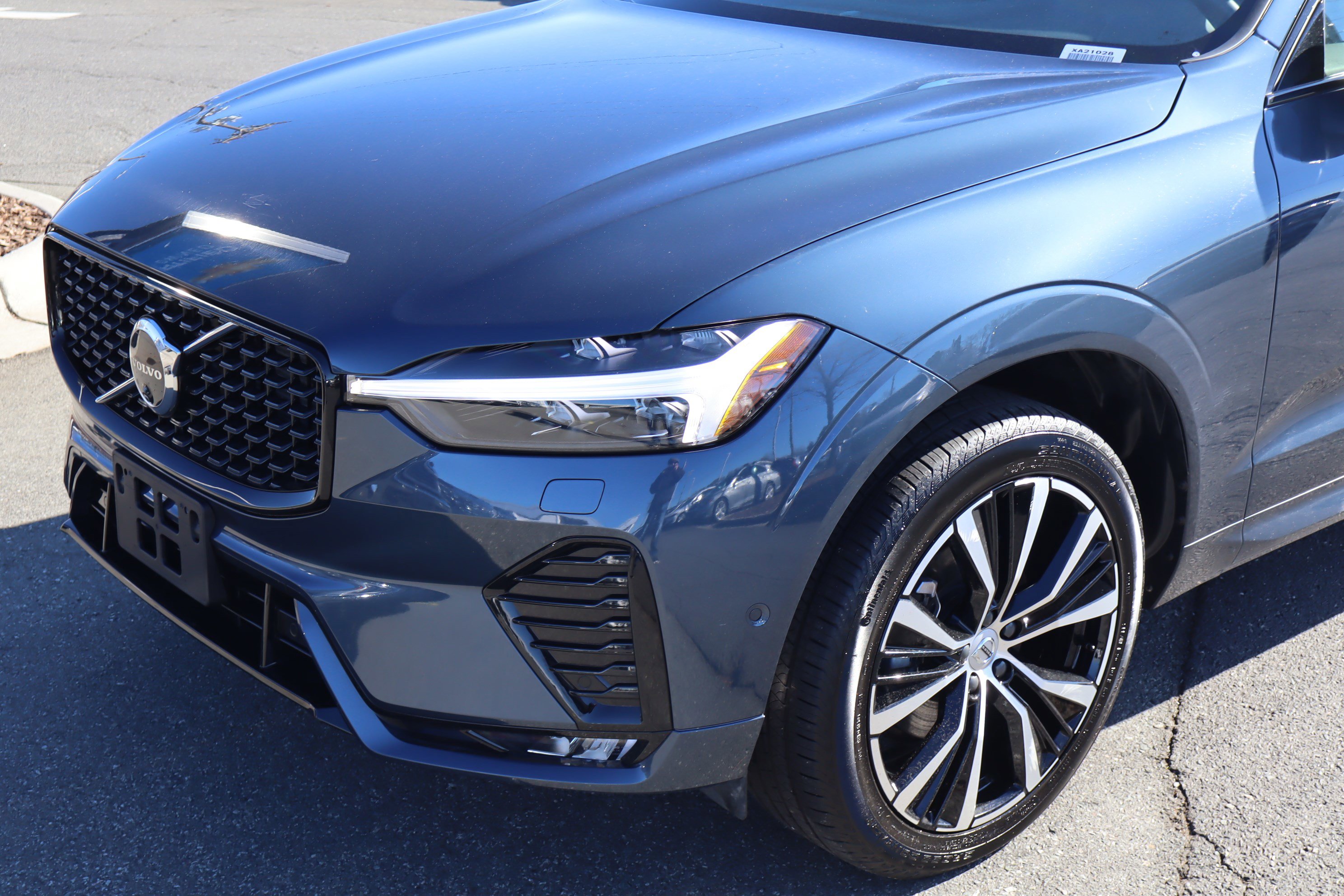 Used 2025 Volvo XC60 B5 Plus image 6