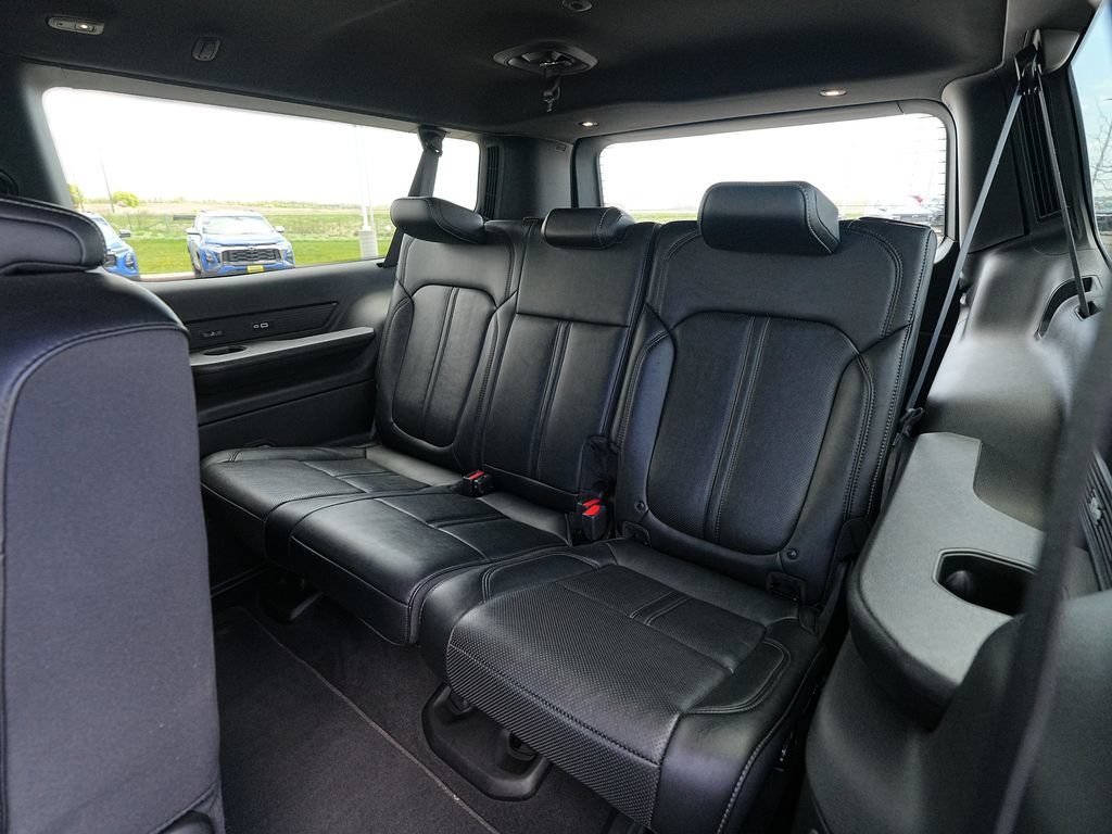 Used 2024 Jeep Wagoneer L Series III w/ Flexible Seating Group AWD/4WD image 20