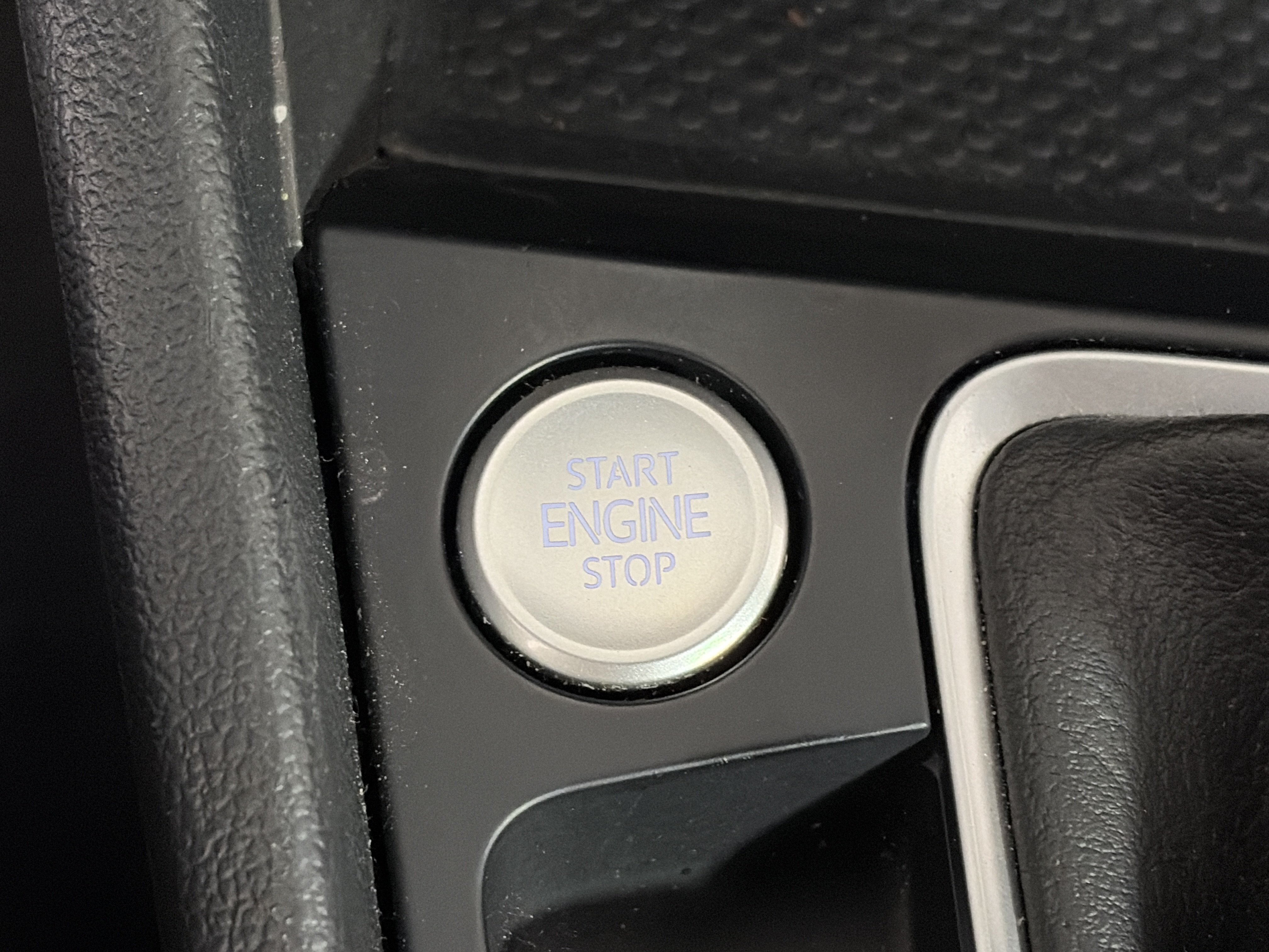 Used 2025 Volkswagen Jetta SE FWD image 28