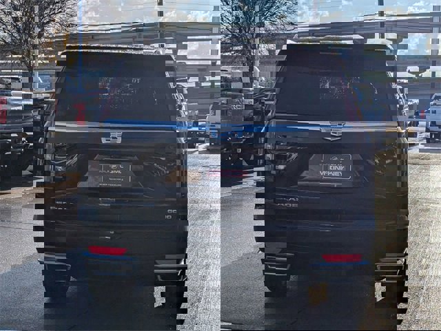 Used 2022 Cadillac Escalade ESV Premium Luxury Platinum image 5