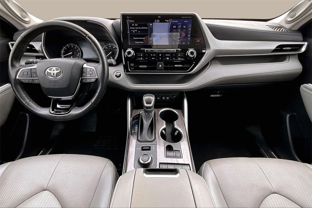 Used 2021 Toyota Highlander Platinum image 16