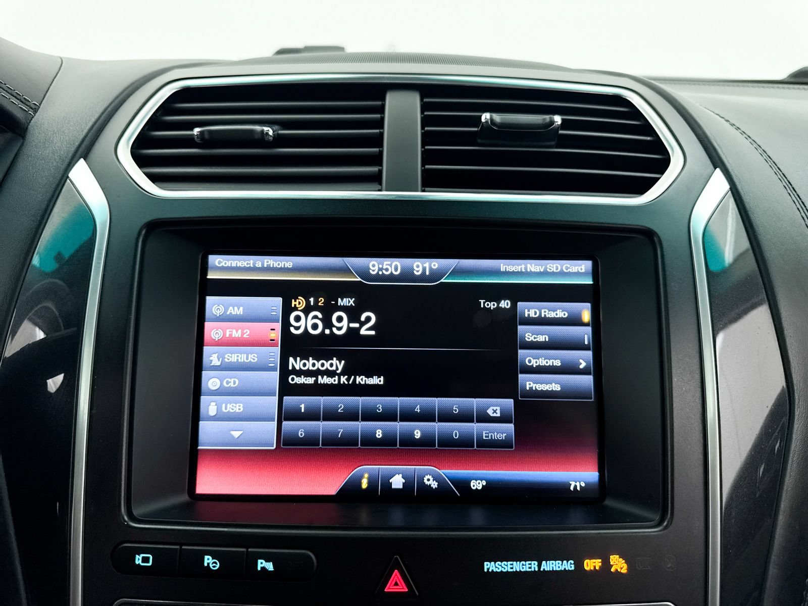 Used 2016 Ford Explorer Platinum AWD/4WD image 17