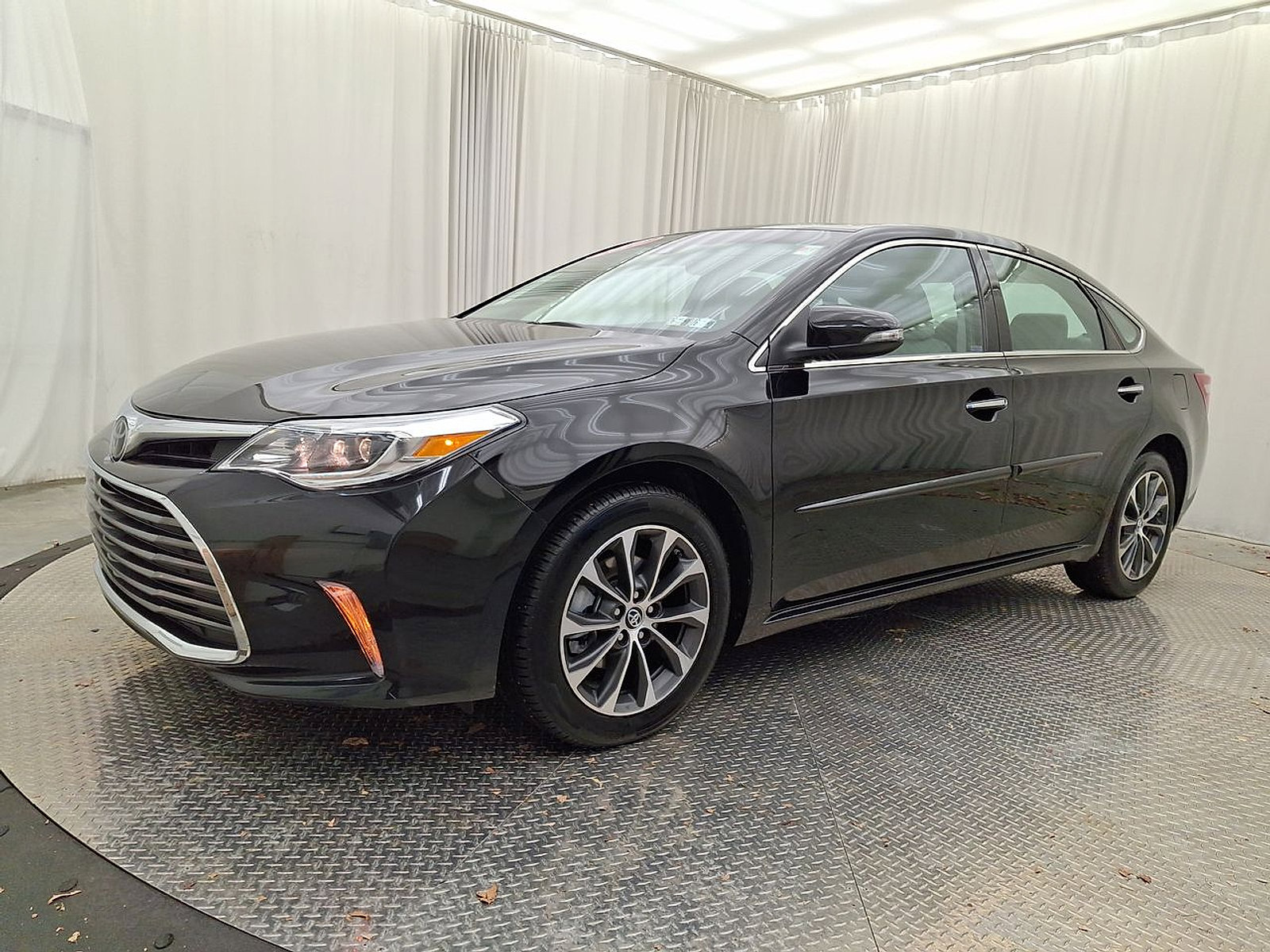 Certified 2017 Toyota Avalon XLE Premium image 4