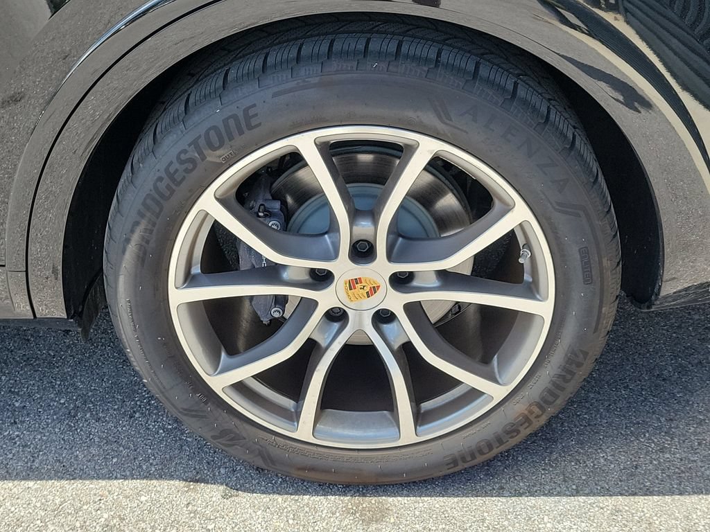 Certified 2025 Porsche Cayenne AWD/4WD image 11