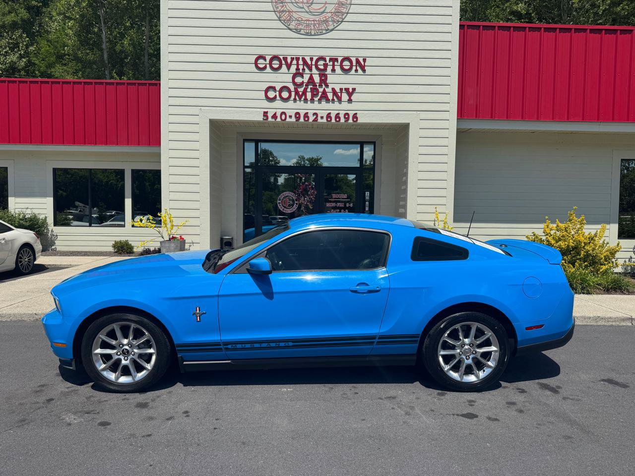 Used 2010 Ford Mustang Premium RWD image 4