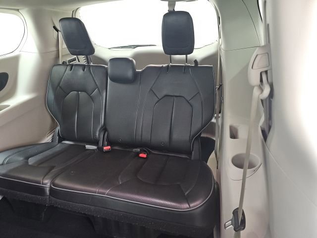 Used 2020 Chrysler Pacifica Limited FWD image 7