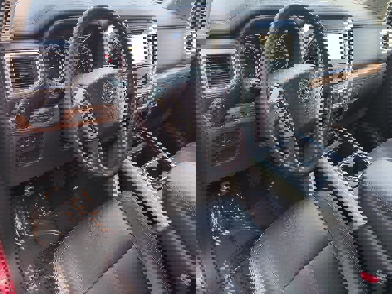 Used 2018 Nissan Titan SL image 10