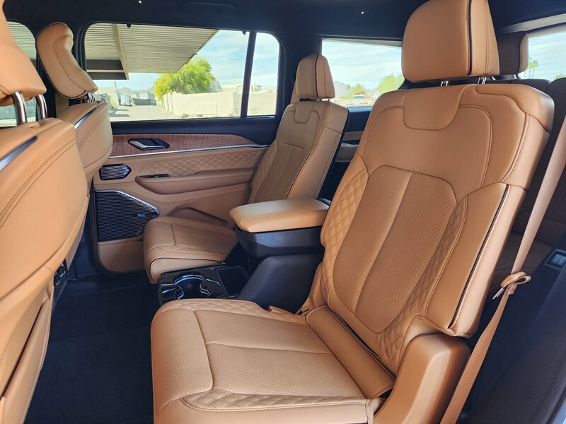 Used 2023 Jeep Grand Cherokee L Summit AWD/4WD image 93