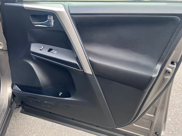 Used 2015 Toyota RAV4 XLE AWD/4WD image 33