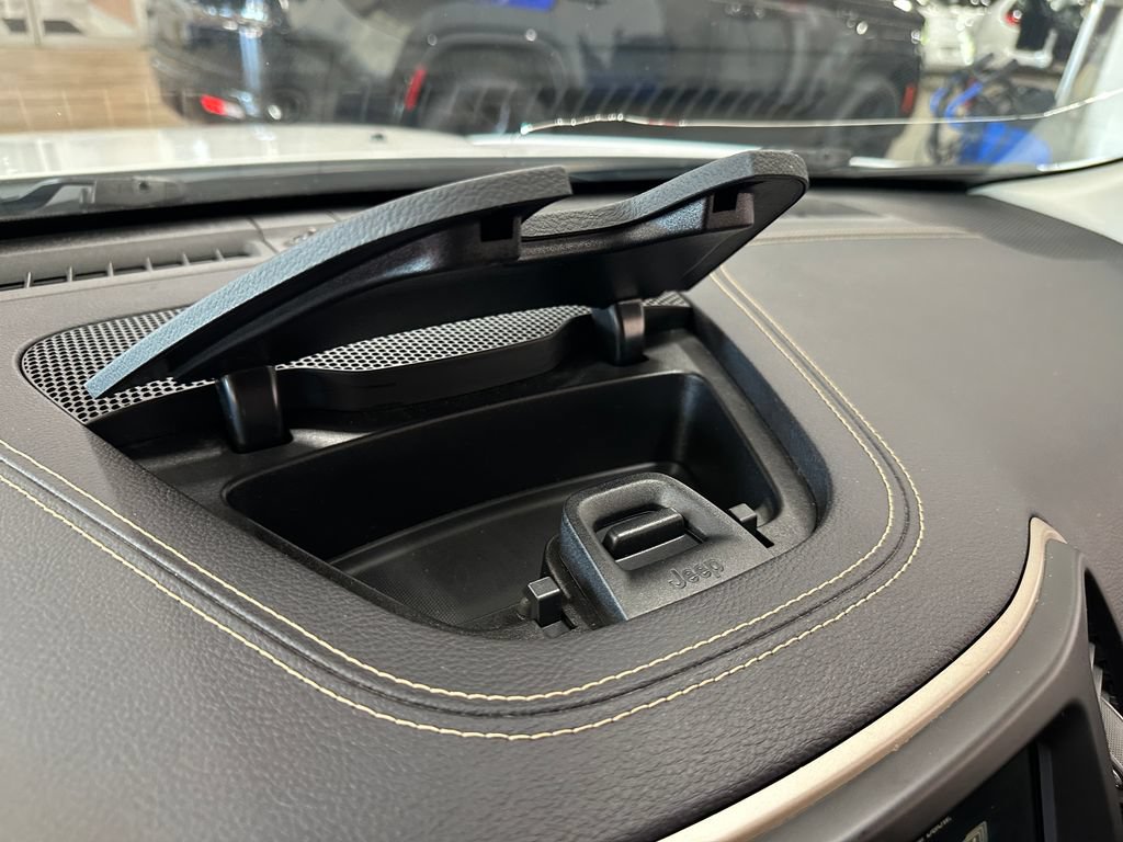 Used 2018 Jeep Cherokee Limited w/ Trailer Tow Group AWD/4WD image 30