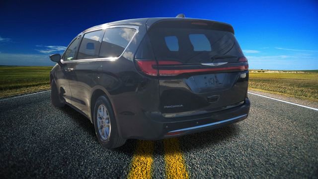 Certified 2024 Chrysler Pacifica Touring-L image 2