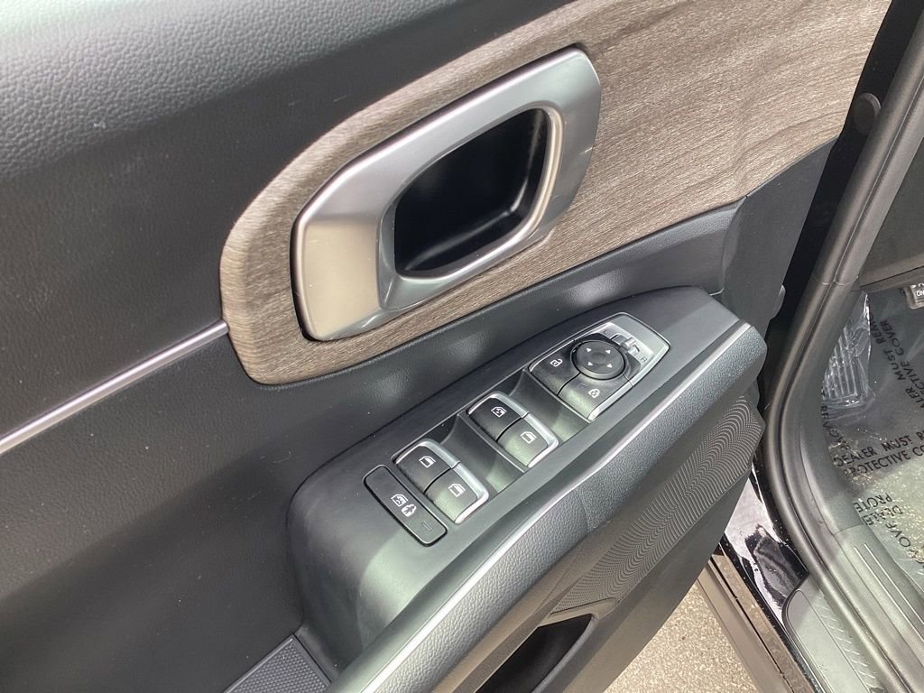 Used 2023 Kia Sorento S w/ Panoramic Sunroof Package AWD/4WD image 11