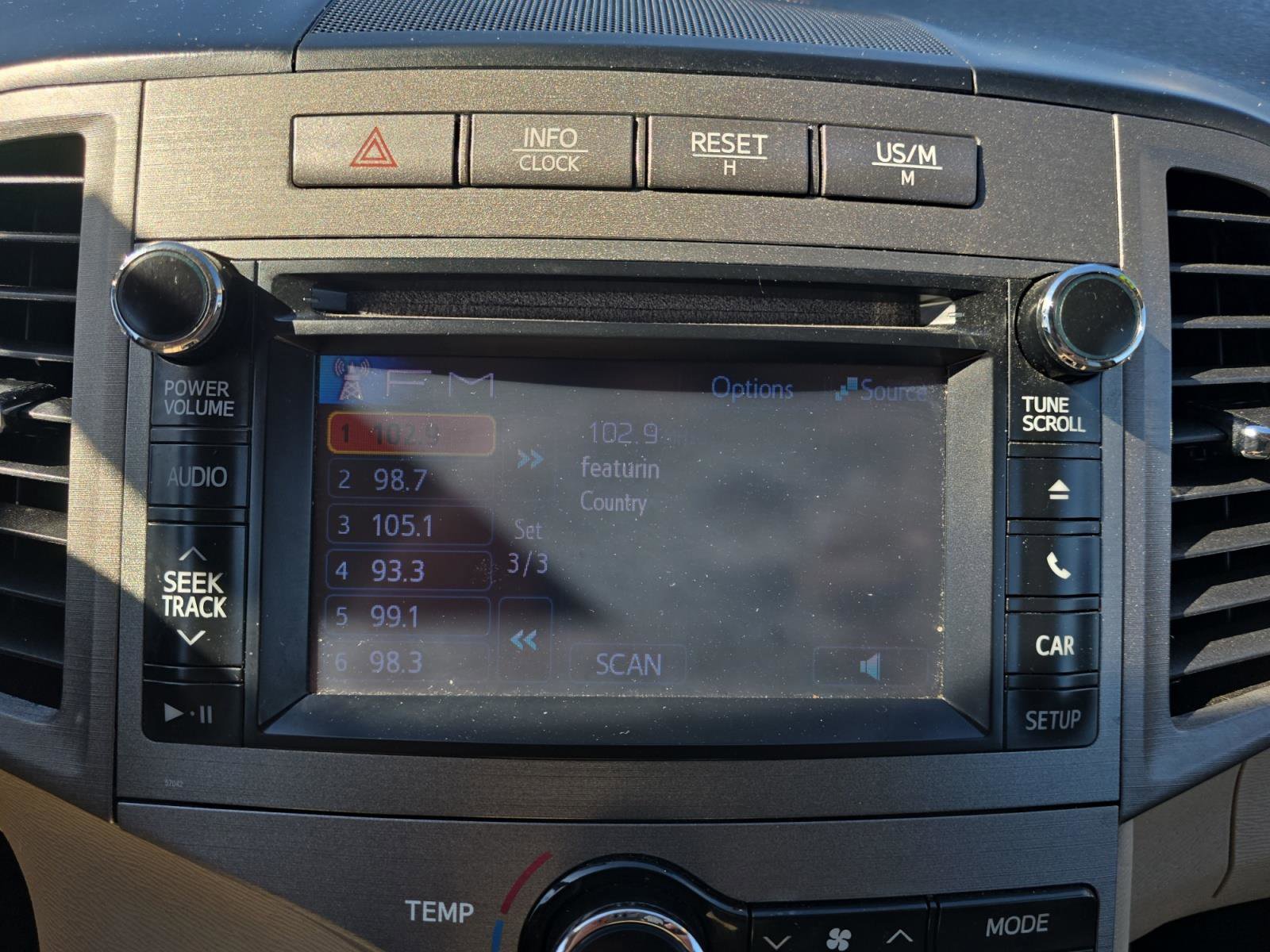 Used 2013 Toyota Venza LE w/ LE Convenience Pkg image 16