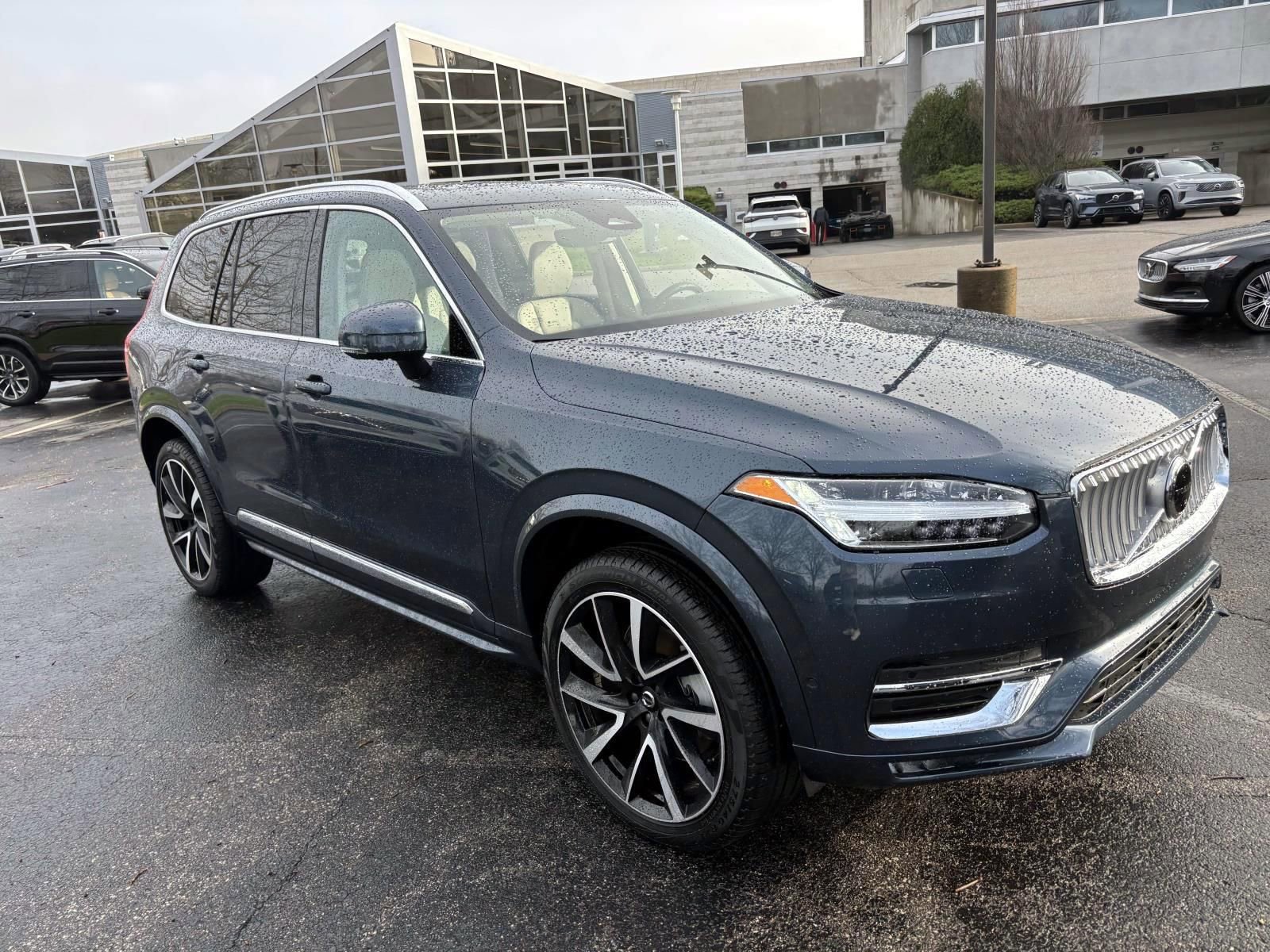 Used 2023 Volvo XC90 B6 Plus w/ Protection Package image 3
