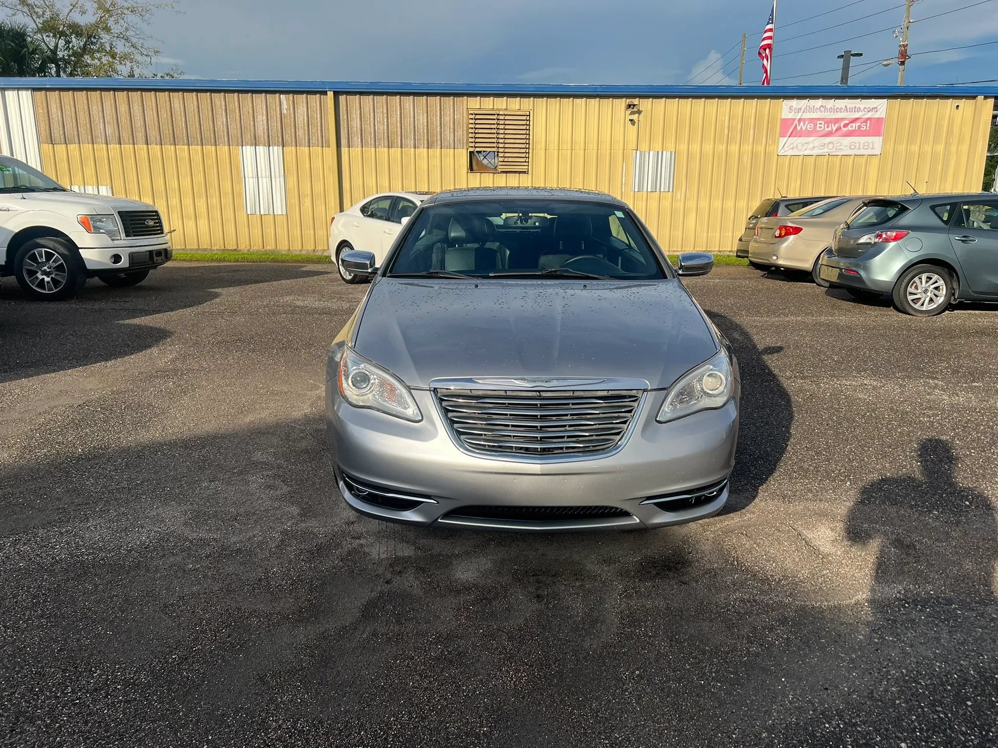 Used 2013 Chrysler 200 Limited FWD image 2