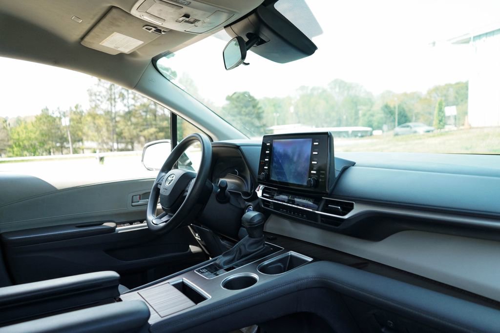 Used 2024 Toyota Sienna LE image 35
