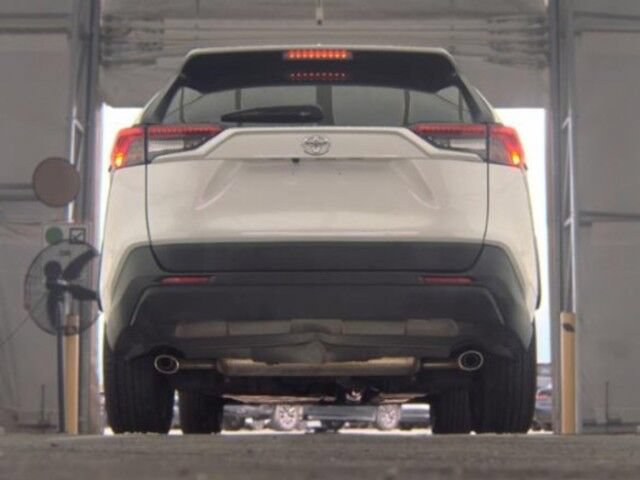 Used 2025 Toyota RAV4 XLE Premium AWD/4WD image 5
