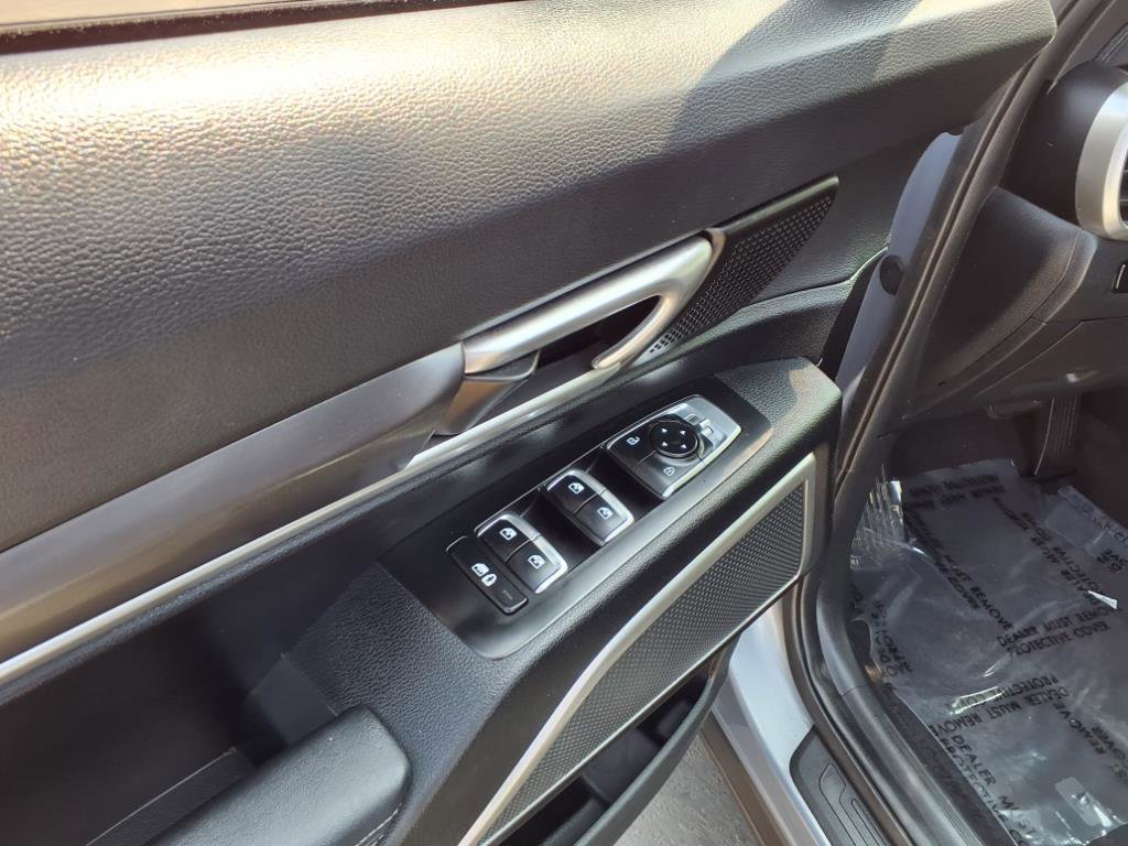 Used 2023 Kia Telluride LX image 17