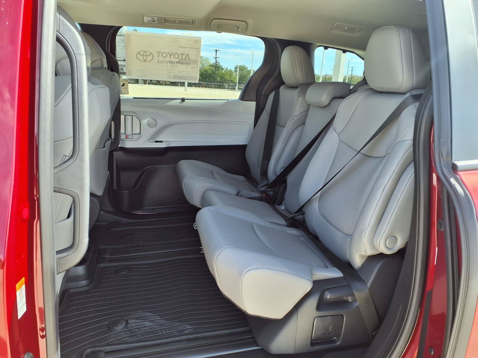 New 2026 Toyota Sienna XLE FWD image 24
