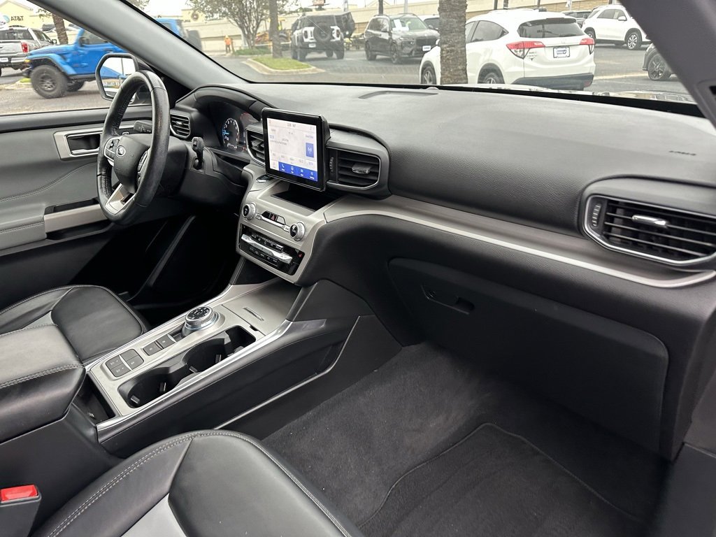 Used 2022 Ford Explorer XLT w/ Equipment Group 202A image 24