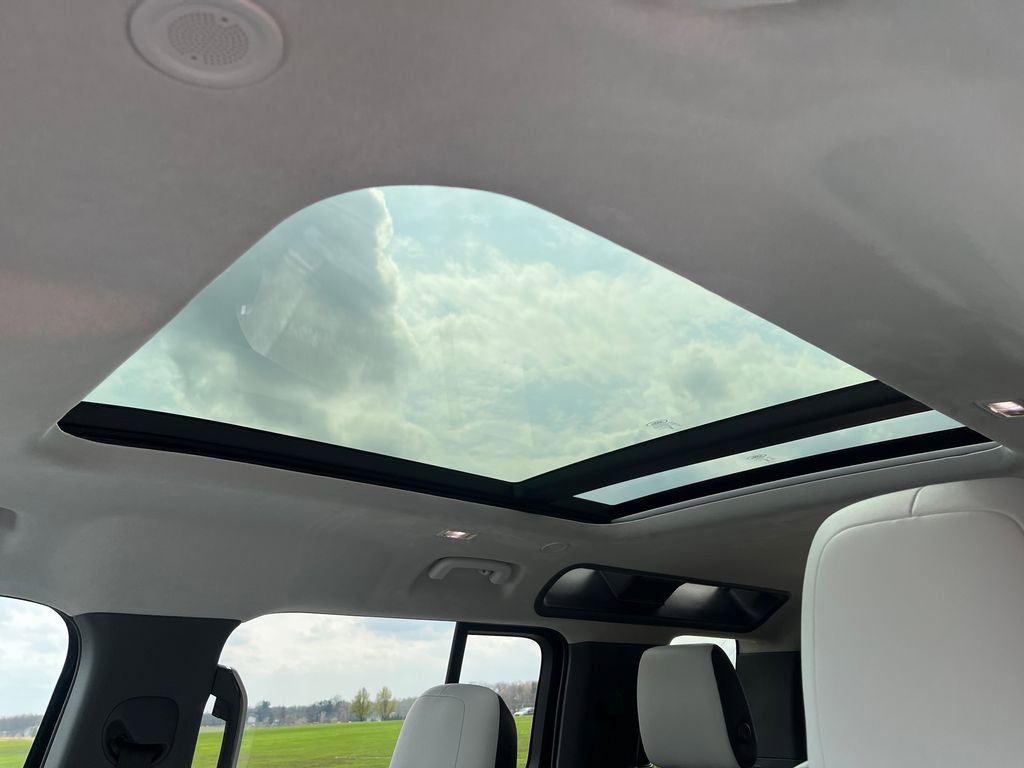 Used 2026 Land Rover Defender 110 image 17