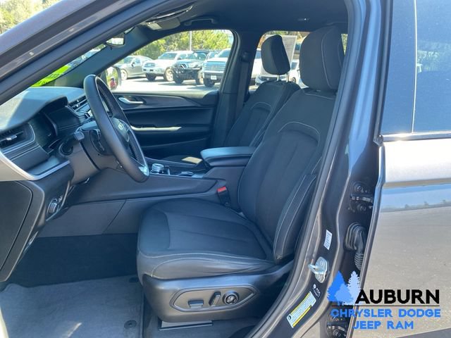 Used 2024 Jeep Grand Cherokee L Laredo w/ Trailer Tow Package AWD/4WD image 29
