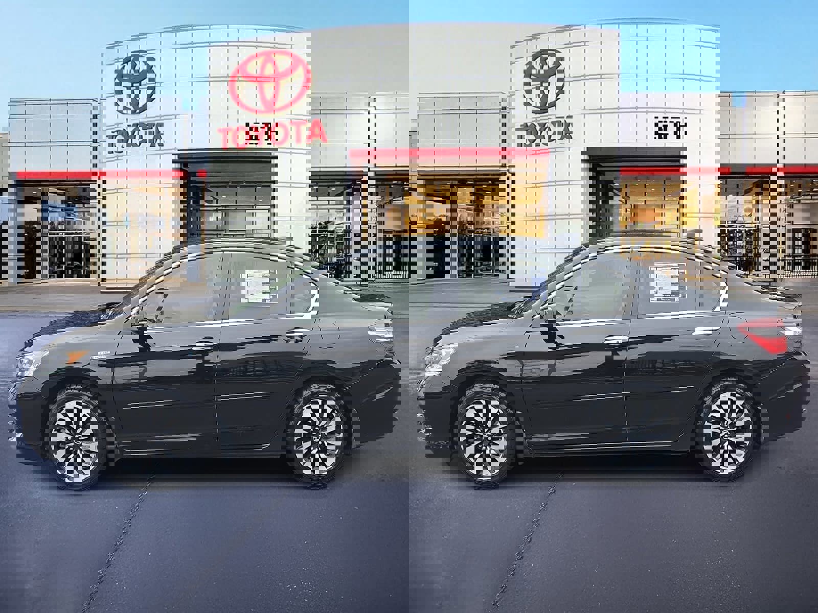 Used 2017 Honda Accord Hybrid Sedan image 8