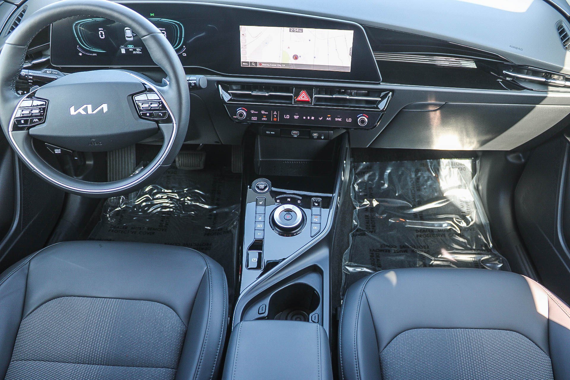 Used 2025 Kia Niro LX FWD image 13