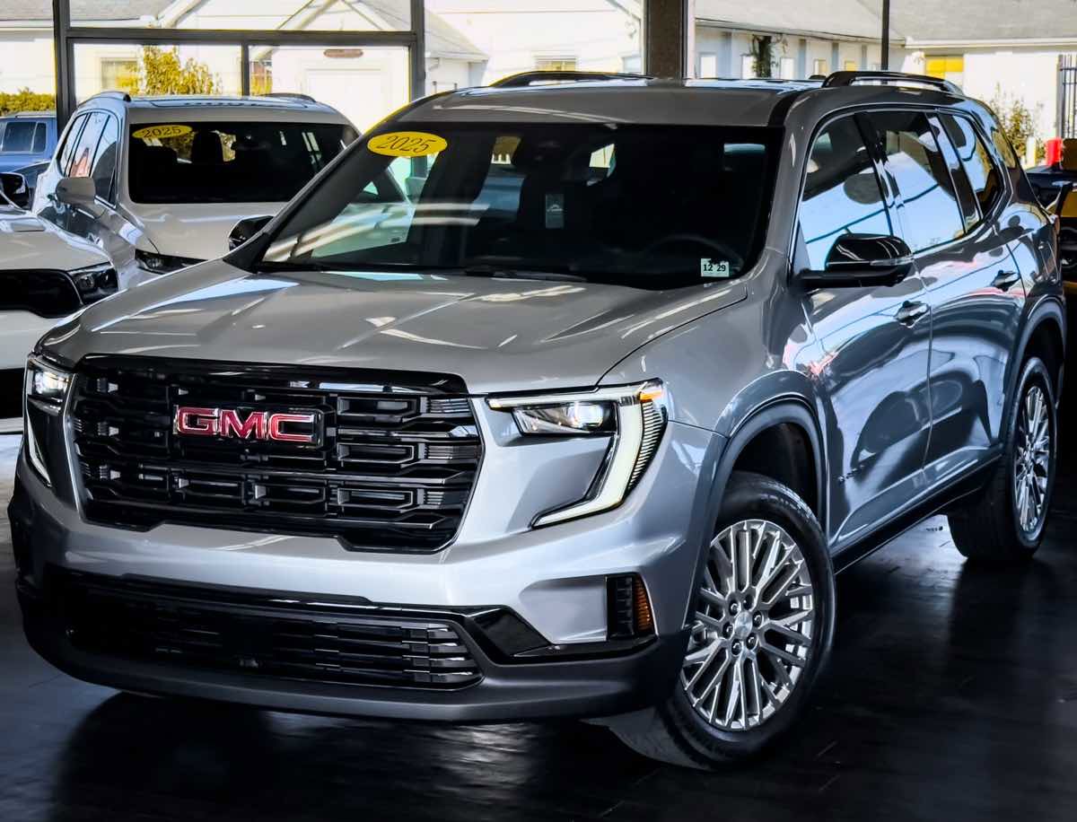 Used 2025 GMC Acadia Elevation w/ Black Edition image 8