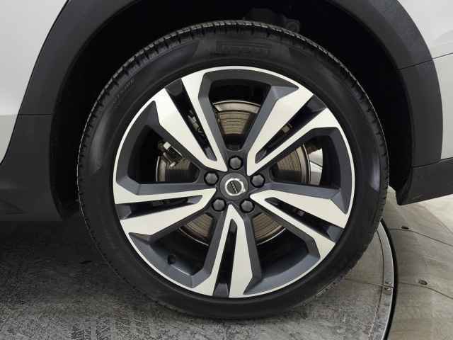 Certified 2025 Volvo V60 B5 Cross Country Plus image 12