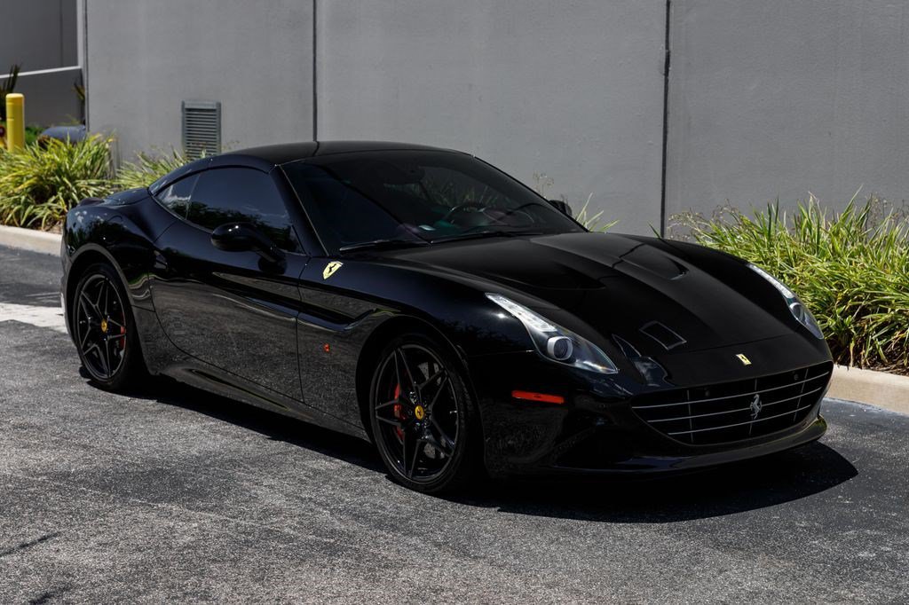 Used 2017 Ferrari California T RWD image 7