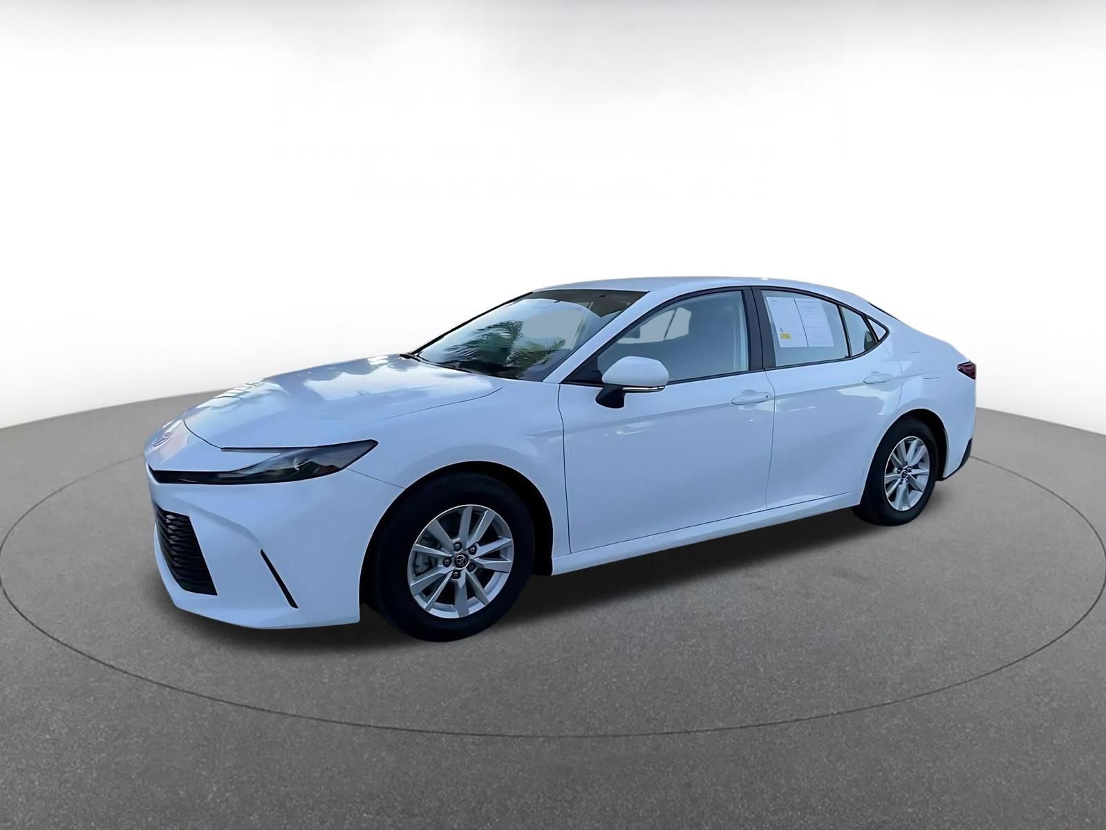 Used 2025 Toyota Camry LE image 8