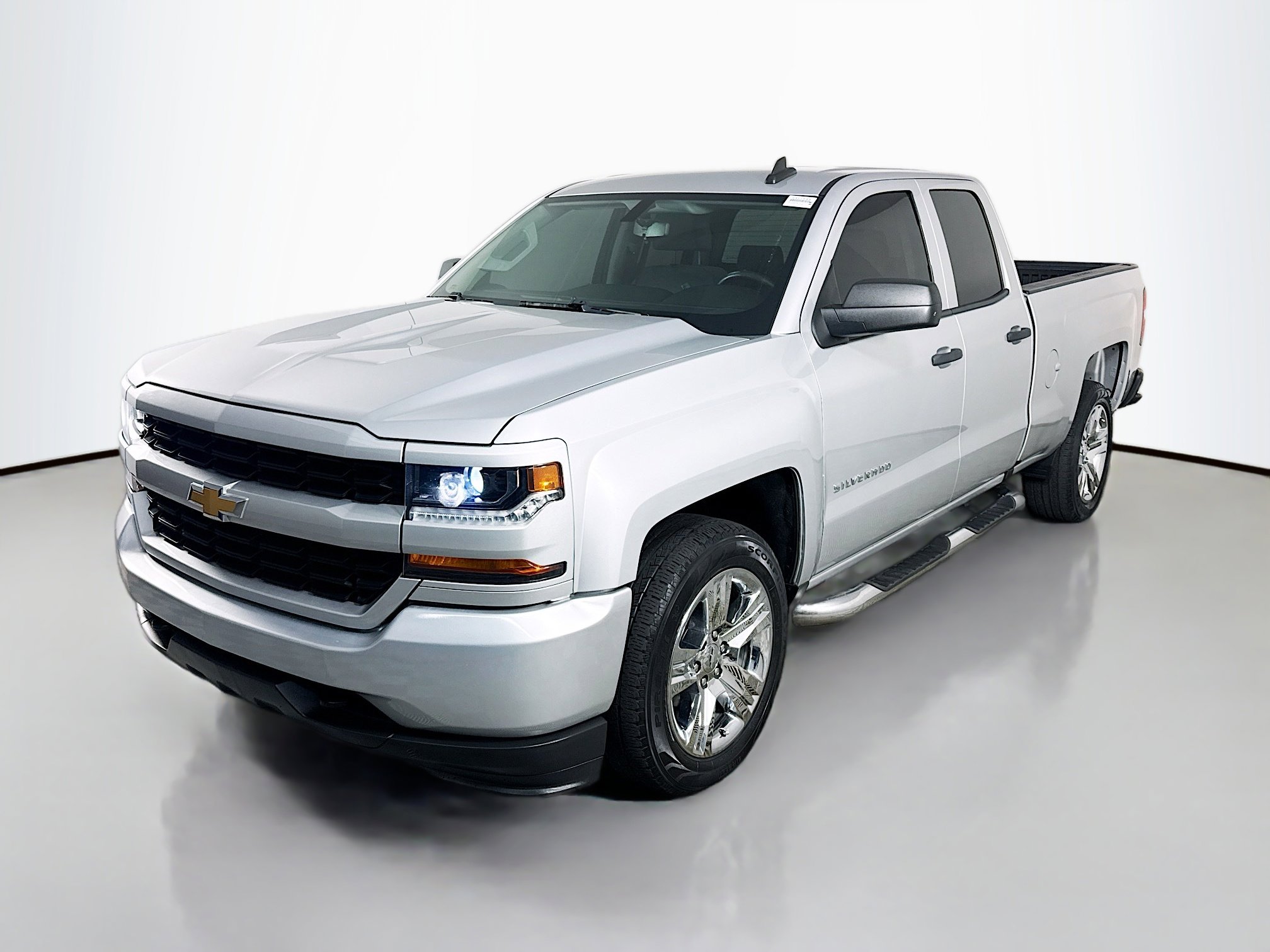 Used 2018 Chevrolet Silverado 1500 Custom w/ Custom Value Package image 4