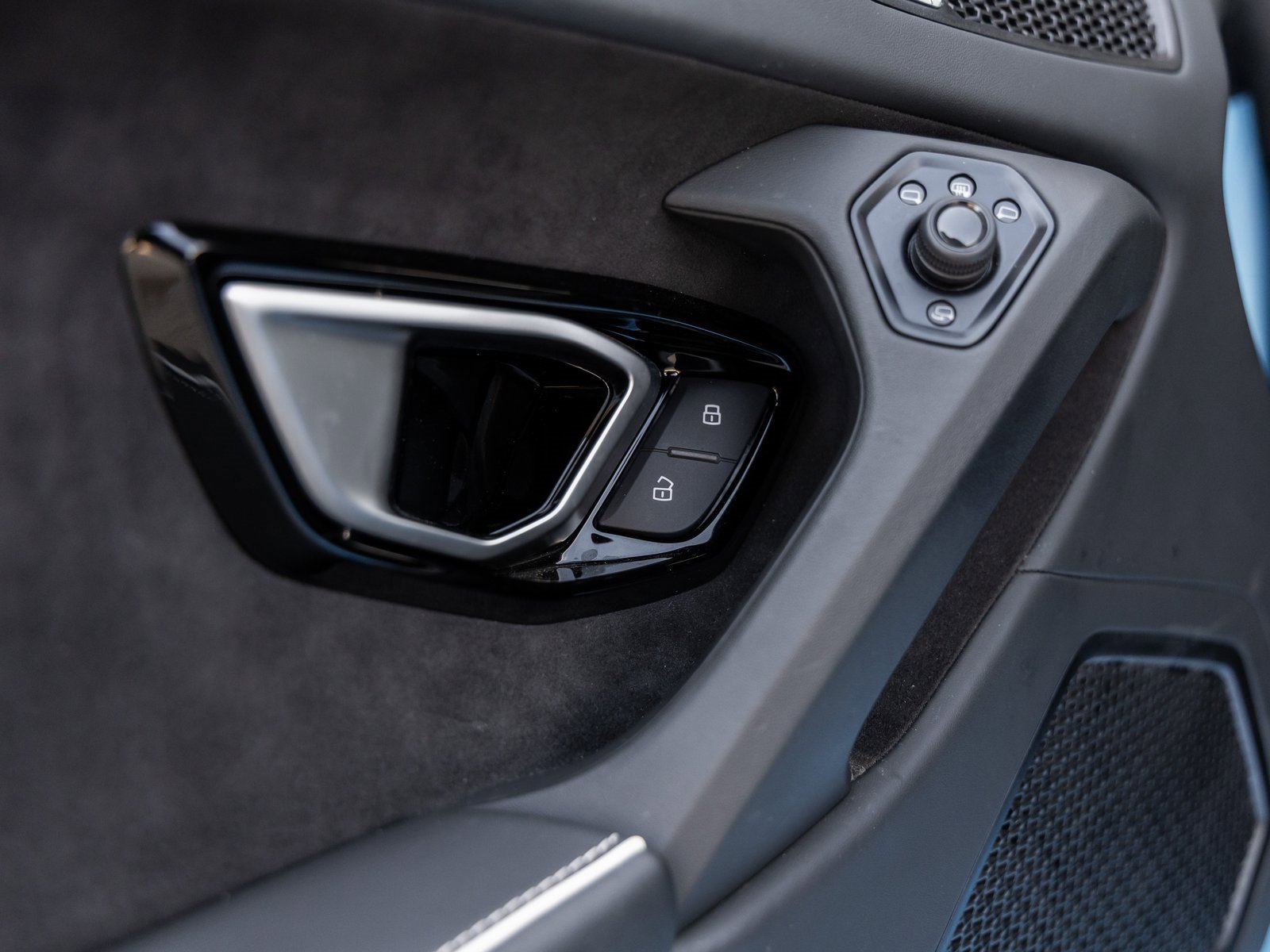 Used 2023 Lamborghini Huracan EVO image 25