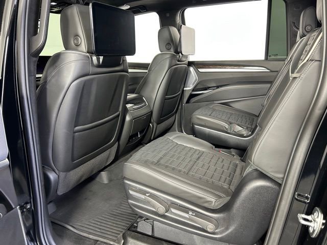 Used 2025 Cadillac Escalade ESV Sport Platinum image 24