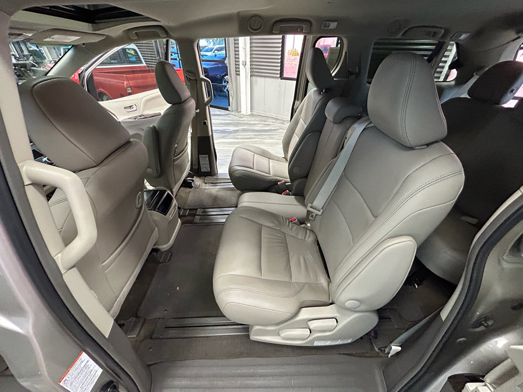 Used 2017 Toyota Sienna XLE w/ XLE Navigation Package FWD image 49