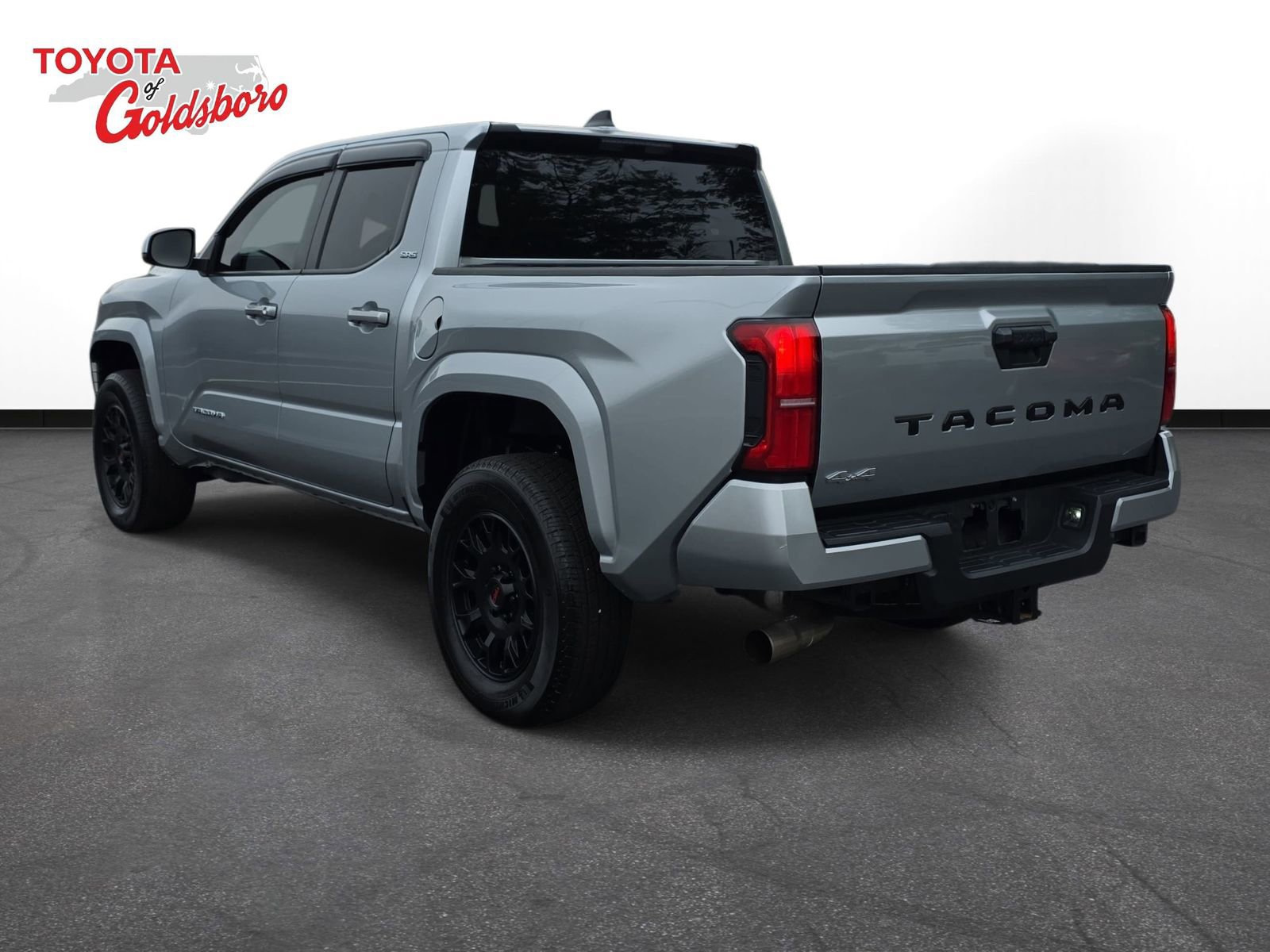 Used 2024 Toyota Tacoma SR5 AWD/4WD image 7